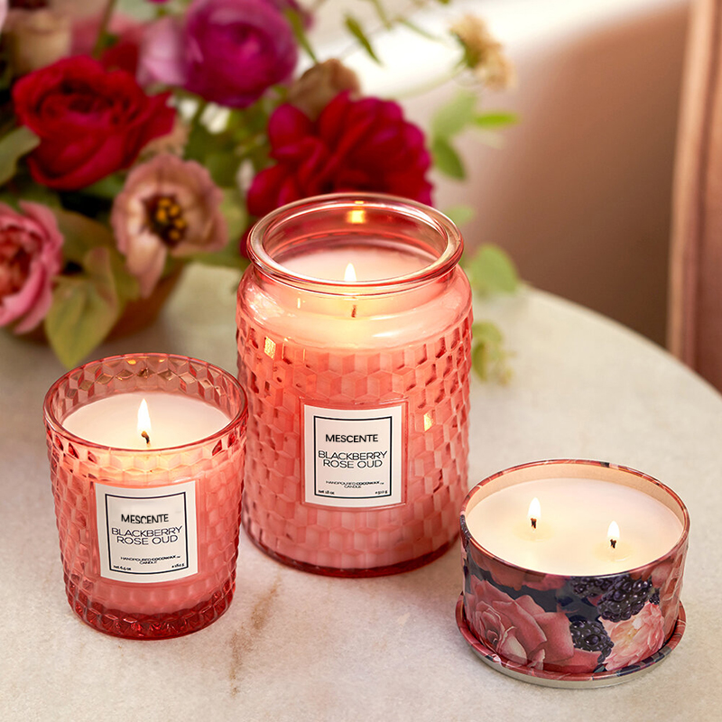 Candela M&Scent con decorazione natalizia personalizzata, mora, rosa, icona di Oud