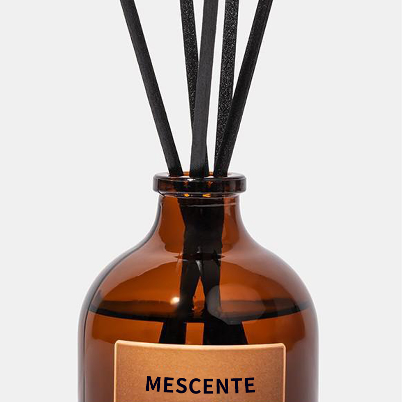 Solvente per deodorante per ambienti con diffusore a lamella in fibra di vetro colorato iridescente di lusso nero e oro da 100 ml
