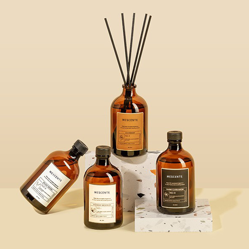Solvente per deodorante per ambienti con diffusore a lamella in fibra di vetro colorato iridescente di lusso nero e oro da 100 ml