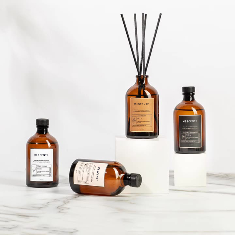 Solvente per deodorante per ambienti con diffusore a lamella in fibra di vetro colorato iridescente di lusso nero e oro da 100 ml