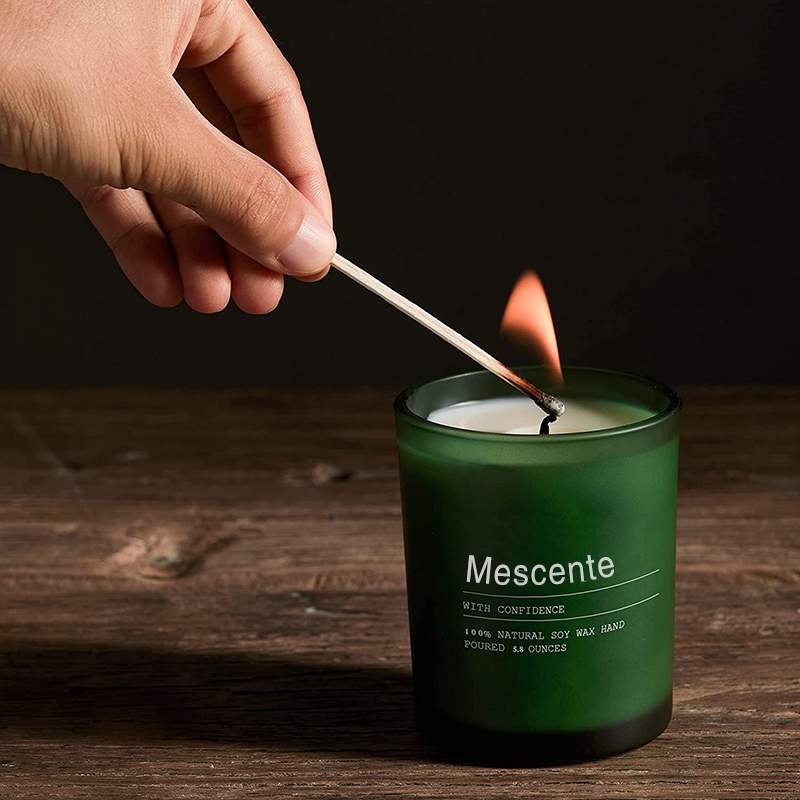 Candele profumate al gelsomino e ylang ylang con decorazioni personalizzate per matrimoni M&Scent con etichette sfuse