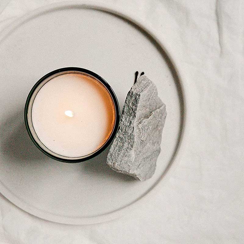 M&Scent Logo personalizzato Mini bottiglia rotonda in vetro di cristallo Candele profumate alla cera di soia al caffè con scatola sfusa