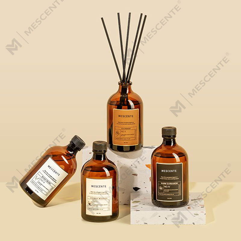 Solvente per deodorante per ambienti con diffusore a lamella in fibra di vetro colorato iridescente di lusso nero e oro da 100 ml