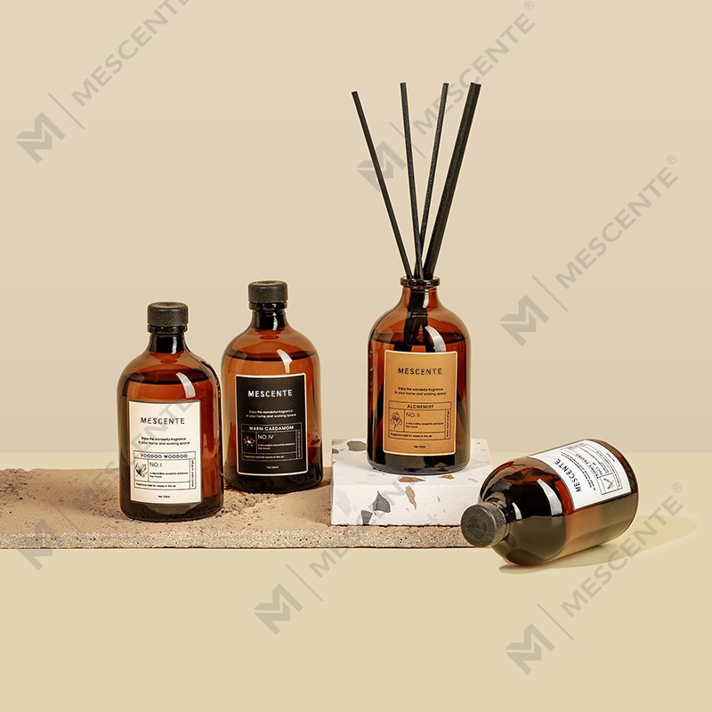 Solvente per deodorante per ambienti con diffusore a lamella in fibra di vetro colorato iridescente di lusso nero e oro da 100 ml