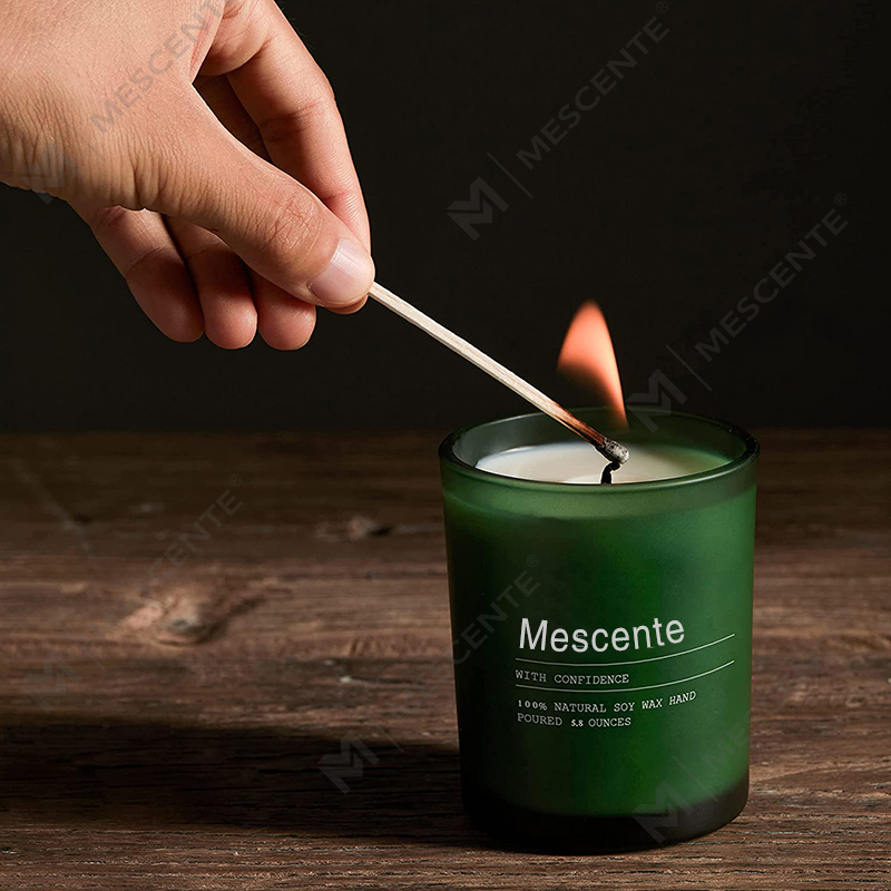 Candele profumate al gelsomino e ylang ylang con decorazioni personalizzate per matrimoni M&Scent con etichette sfuse