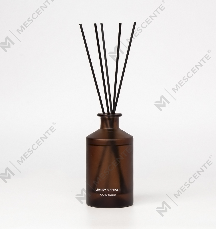 Diffusore a lamella per oli essenziali per la casa in bottiglia di vetro smerigliato di lusso personalizzato M&Scent