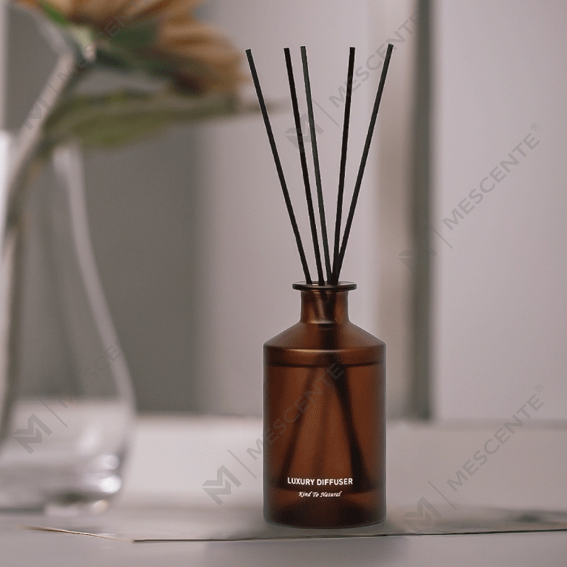 Diffusore a lamella per oli essenziali per la casa in bottiglia di vetro smerigliato di lusso personalizzato M&Scent