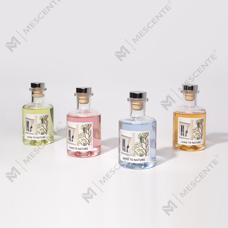 Diffusore a bastoncini di legno personalizzato M&Scent da 200 ml con bottiglia bianca con scatola