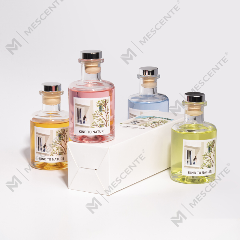 Diffusore a bastoncini di legno personalizzato M&Scent da 200 ml con bottiglia bianca con scatola
