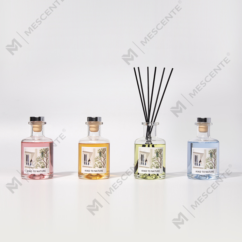 Diffusore a bastoncini di legno personalizzato M&Scent da 200 ml con bottiglia bianca con scatola