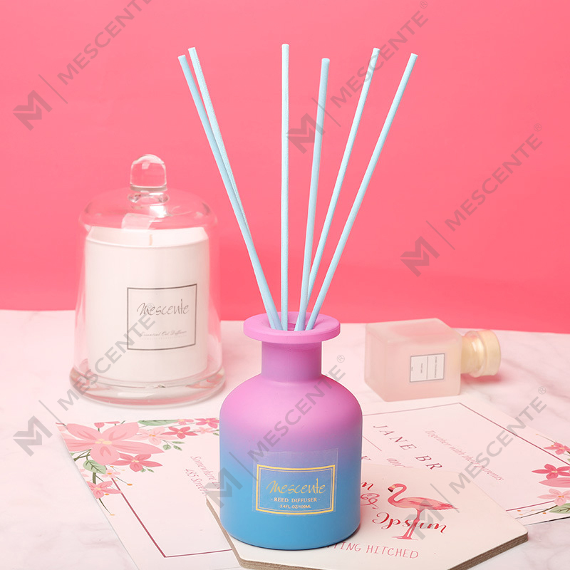 Diffusore a bastoncini di fragranza per la casa con bottiglia rotonda con etichetta privata M&Scent