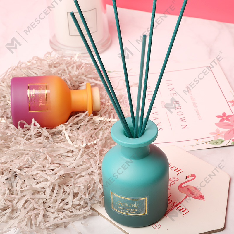 Diffusore a bastoncini di fragranza per la casa con bottiglia rotonda con etichetta privata M&Scent