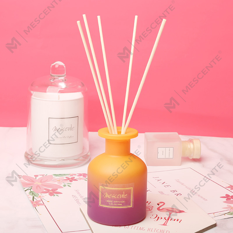 Diffusore a bastoncini di fragranza per la casa con bottiglia rotonda con etichetta privata M&Scent