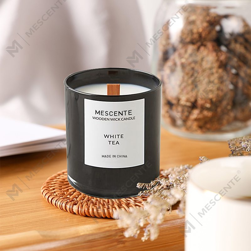 Candele di soia profumate al tè bianco Mescente private label in barattoli
