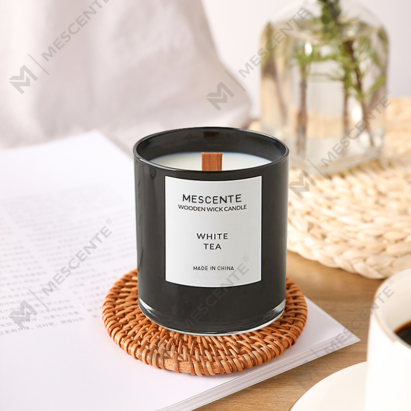 Candele di soia profumate al tè bianco Mescente private label in barattoli