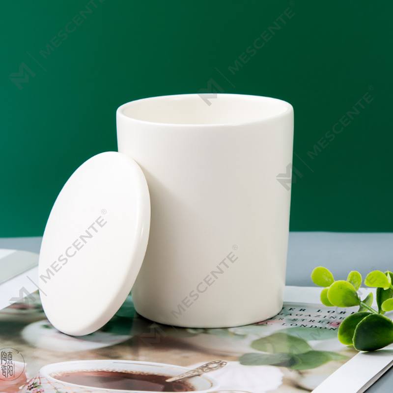 Candele di cera di soia profumate etichettate Citta con etichetta privata in vasetti di ceramica personalizzati di lusso con fiori secchi