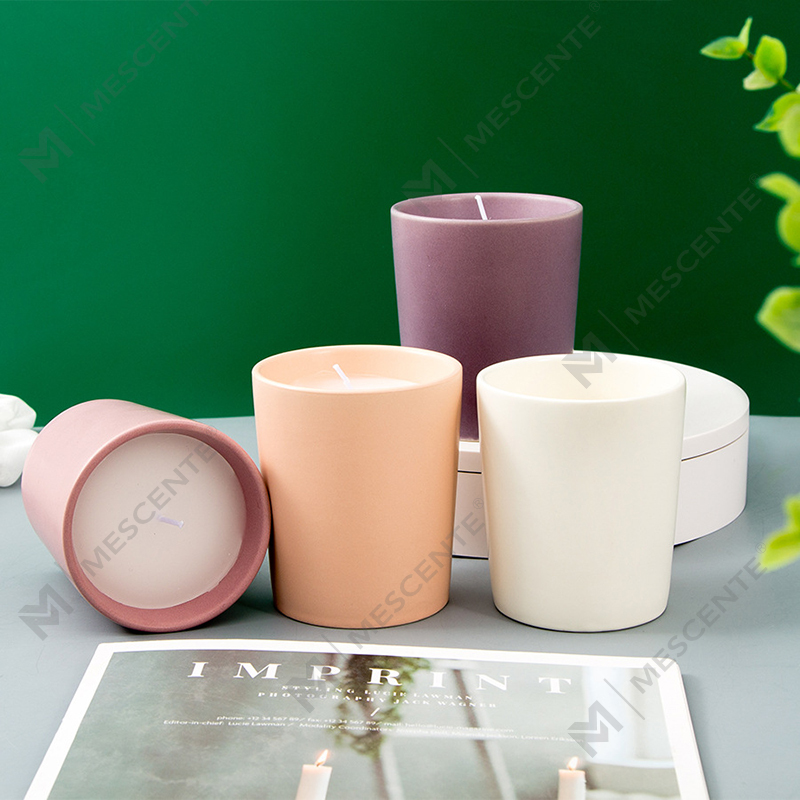 Candele di cera di soia profumate etichettate Citta con etichetta privata in vasetti di ceramica personalizzati di lusso con fiori secchi