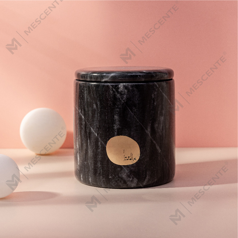 Supporti in ceramica personalizzati di lusso con etichetta privata Candele di cera di soia profumate etichettate Citta con fiori secchi
