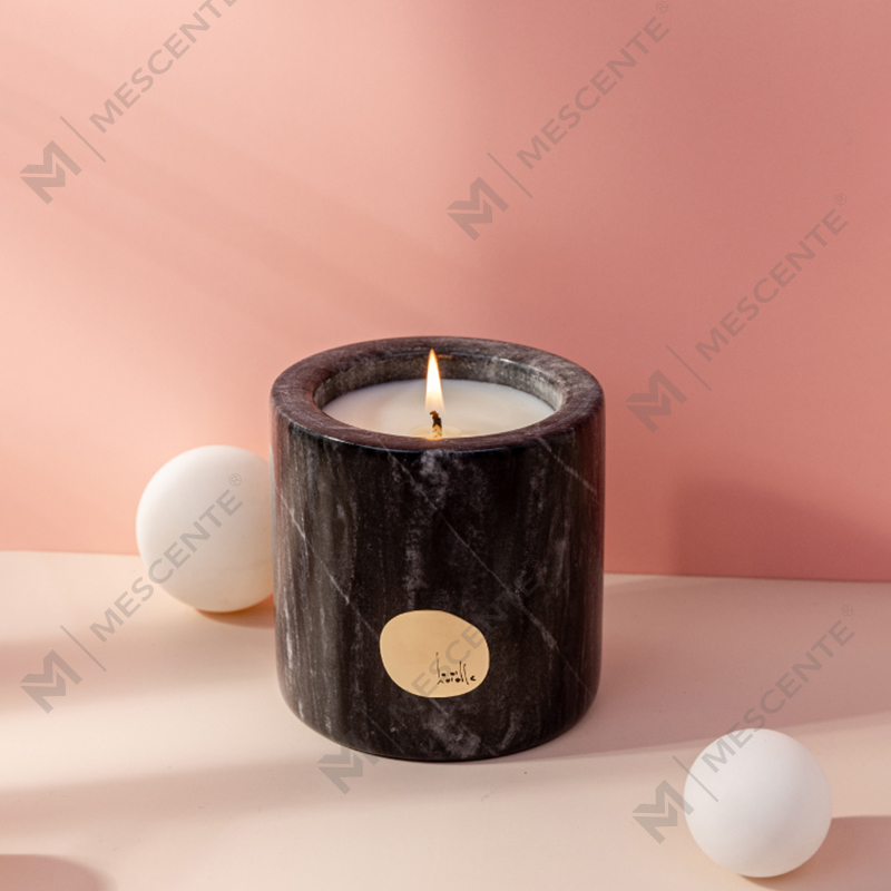 Supporti in ceramica personalizzati di lusso con etichetta privata Candele di cera di soia profumate etichettate Citta con fiori secchi