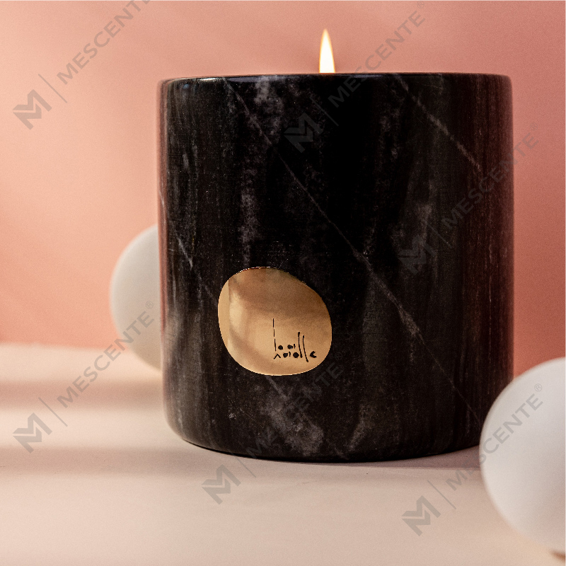 Supporti in ceramica personalizzati di lusso con etichetta privata Candele di cera di soia profumate etichettate Citta con fiori secchi