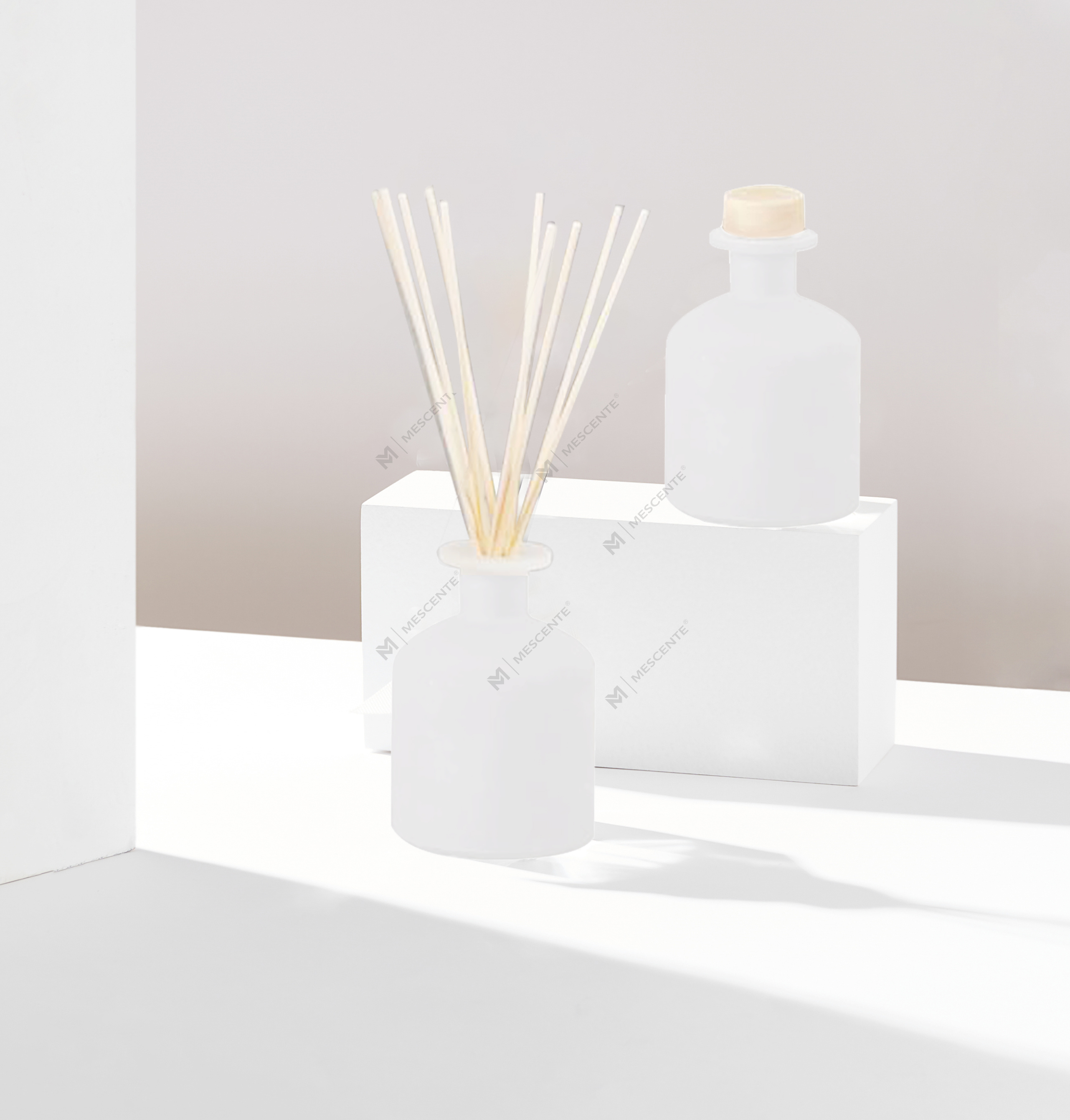 Diffusore a lamella di olio essenziale personalizzato per bottiglia di vetro Mescente di lusso da 180 ml per hotel