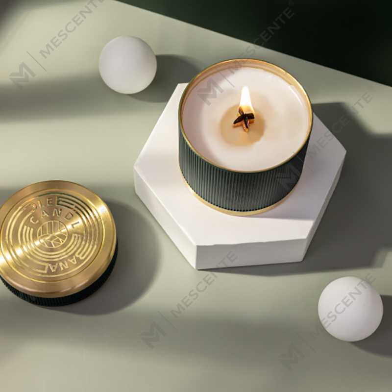 Candele di cera di soia profumate con stoppino in legno con etichetta privata di lusso personalizzate con etichetta Citta con fiori secchi