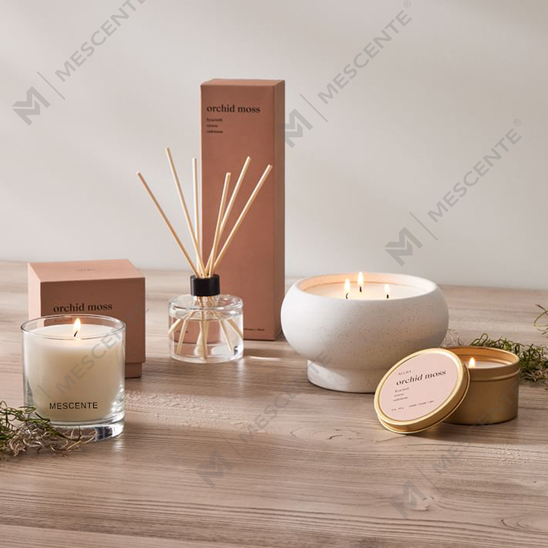Personalizza il set di candele profumate con torta di fiori secchi di fienile bianco di Natale con coperchio