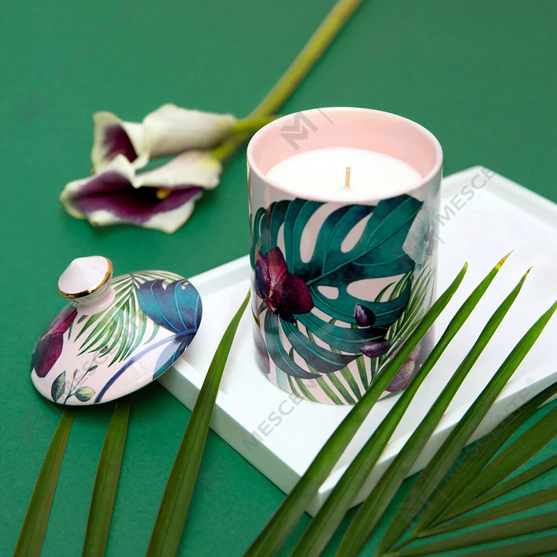 Candela tumbler M&Scent dal design speciale Color Urban Botanics con scatola pieghevole